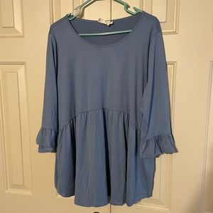 Blue IIx casual top, three-quarter inch sleeve with ruffle ruffled bottom